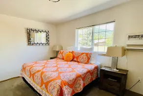 Luxe Cottage with Two bedrooms, Upscale, Cozy & Clean with AC, Hot Tub & BBQ - Image 3