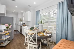 MIDTOWN POP-UP! Luxury stay 6 min. to Kyle Field. - Image 4