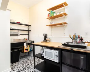 Cozy Intown Studio - Image 4