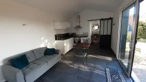 Quiet apartment in a green garden - Image 2