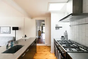 Luxurious 3 bedroom cottage off Historical Piper St - Image 3