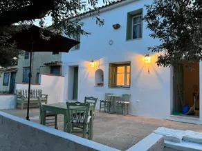 Isola Guest House - Image 5