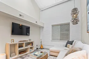 Chic Downtown Loft - Parking - Central New - Image 4