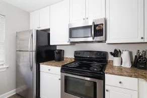 Lovely Upstairs 2-Bedroom condo with a pool - Image 2