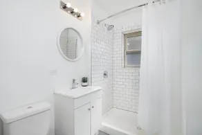 Modern Uptown Apartment - Clean & Close to Train! - Image 3