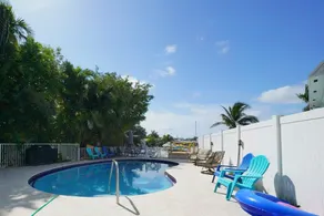 Luxurious Family-Friendly Pompano Home - Image 5