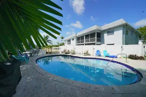 Luxurious Family-Friendly Pompano Home - Image 4