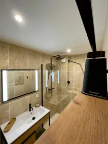 45 m2 suite with private parking in the city center - Image 5