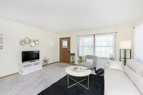Cozy 2-Bedroom Apartment - Close To It All! - Image 2