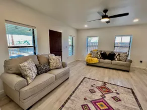 Cheerful Casa Grande•‿•Friendly*Wifi*Downtown - Image 3