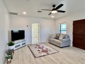 Cheerful Casa Grande•‿•Friendly*Wifi*Downtown - Image 4