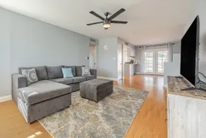 Bright, tranquil home with private back yard! - Image 2