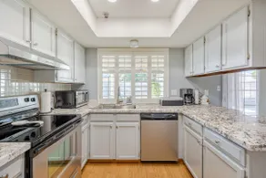 Bright, tranquil home with private back yard! - Image 4