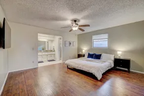 Lake Hefner / Spacious King Bed / Foosball & Games - Image 2