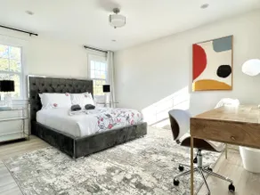 Modern Designer Downtown Townhouse Secure Parking - Image 4