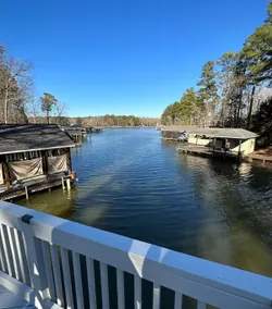 Lake Gaston Lyons creek 3 bedroom plus bunkbed loft 2 bathroom sleeps 10-12 - Image 2