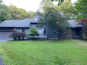 Spacious 4-bed,heat swim pool, jaccuzzi, fire pt. - Image 2
