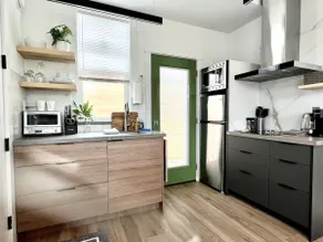 Brand New Kawaii Downtown Studio w/ Secure Parking - Image 2