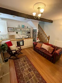 The Little Hideaway - Historic Gem off Haworth Main Street -Log Fire - Image 4