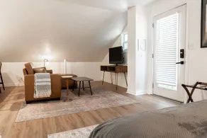 The Loft at Park Place Cozy Studio on the Park - Image 3
