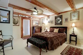 Windmill Gardens Inn \"Gallery\"  by Galveston Bay is a cozy  tropical hideaway! - Image 5