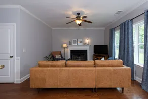 Great location! Spacious 4 BR home in N. Columbus - Image 2