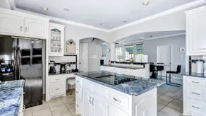 Jacuzzi & Pool 3,500 SF Fashion Gallery Home - Image 4