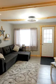 Cozy, farmhouse-style 1-bedroom apartment - Image 4