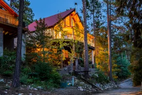Tucson Tri-Level Mt Lemmon Retreat w/multiple decks is walkable to Summerhaven - Image 2