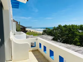 Beachfront house with concession for private use - Image 4