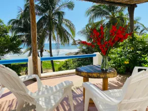 Beachfront house with concession for private use - Image 2