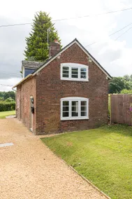 Remote Cosy Cottage, Rural Estate, Staffordshire - Image 5