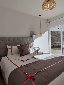 Adorable double room in grounds of historic house - Image 3