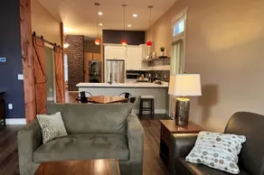 Spacious Bay View Historic Storefront Apartment - Image 5