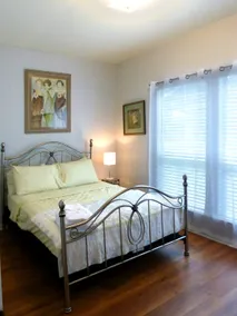 Cheerful 3 bedroom home in the heart of Mid City. - Image 3