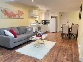 Cozy and bright 2-bedroom home with comfort stay - Image 4