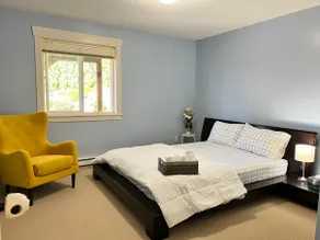 Cozy and bright 2-bedroom home with comfort stay - Image 3