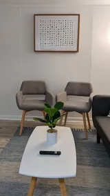 Washington Quiet Corner Apartment - Image 4