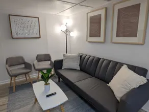 Washington Quiet Corner Apartment - Image 3