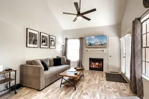 Coffee House Mesa-Tempe-King Bed-Prime location-Close to ASU-Walk to Sloan Park! - Image 2