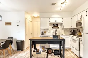 Coffee House Mesa-Tempe-King Bed-Prime location-Close to ASU-Walk to Sloan Park! - Image 3