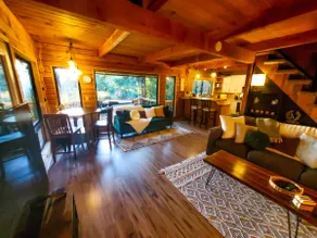 Mountain Cabin with Stunning Lake Views - Image 5