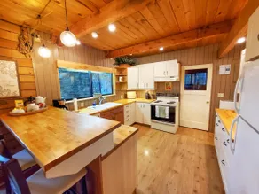 Mountain Cabin with Stunning Lake Views - Image 4