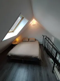 Charming, Quiet, Spacious, Bright Duplex - Image 5