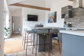 Apartment in the Countryside with Hot Tub - Image 3