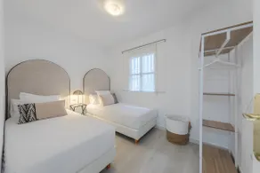 ISG Apartments Bécquer Free Parking inside the building - Image 4