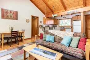 Cute, spacious rainforest cottage close to HVNP - Image 3
