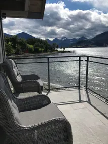 Great waterfront house in beautiful surroundings and private beach line - Image 5