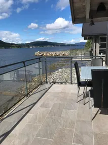 Great waterfront house in beautiful surroundings and private beach line - Image 4