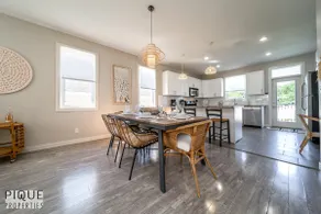 BoHo Vibes | Patio & BBQ |King Bed| Garage Parking - Image 2
